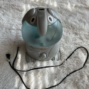 Crane elephant humidifier
